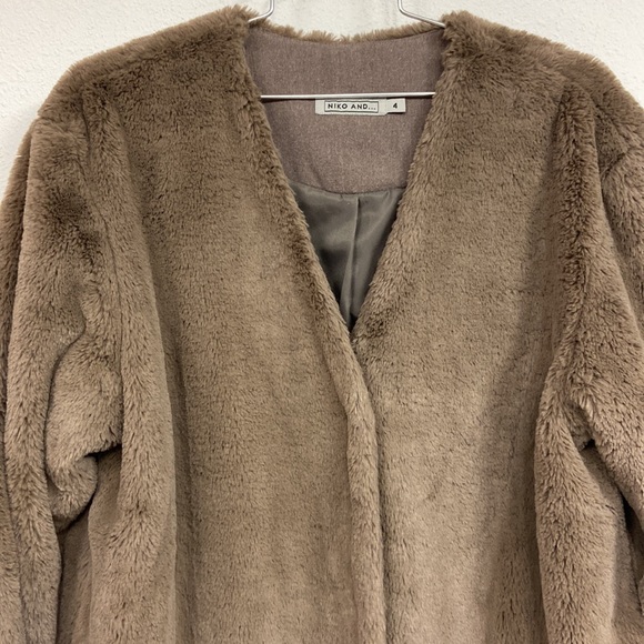 niko and.. Faux Fur long teddy bear coat brown oversized collarless size L EUC - Picture 2 of 11
